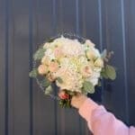 Весільний букет з троянд та діантусу