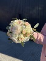 Весільний букет з троянд та діантусу