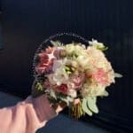 Весільний букет з жоржинами і фрезією