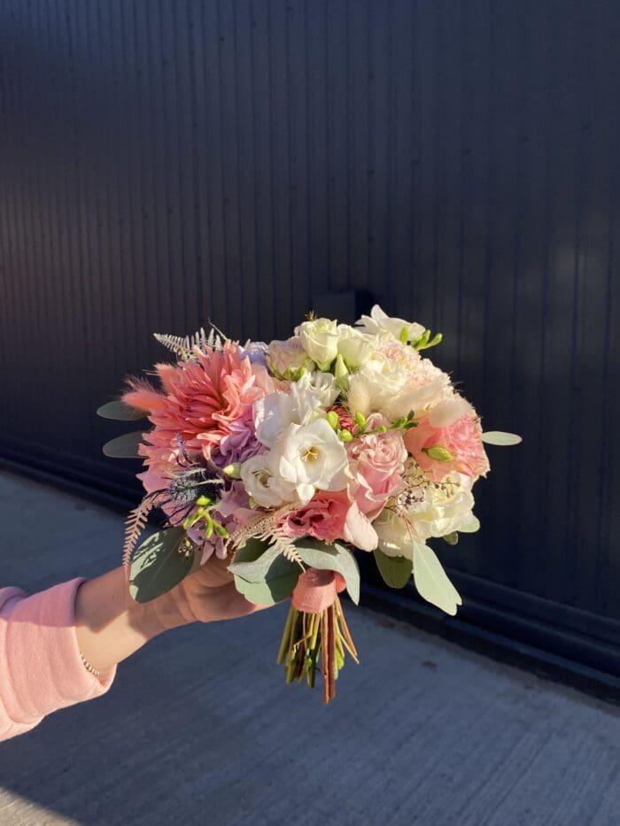 IMG_0831.HEIC Весільний букет з жоржинами і фрезією