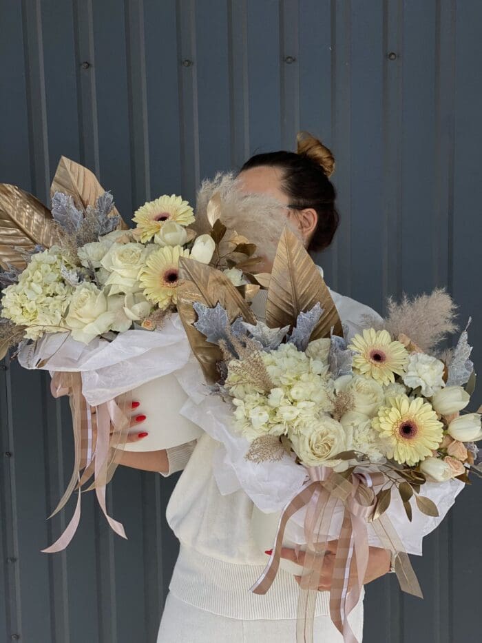 Квіткова коробка з гортензією та герберою