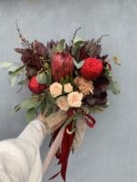 Весільний букет з трояндами та протеєю