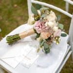 Весільний букет з трояндами та еустомою