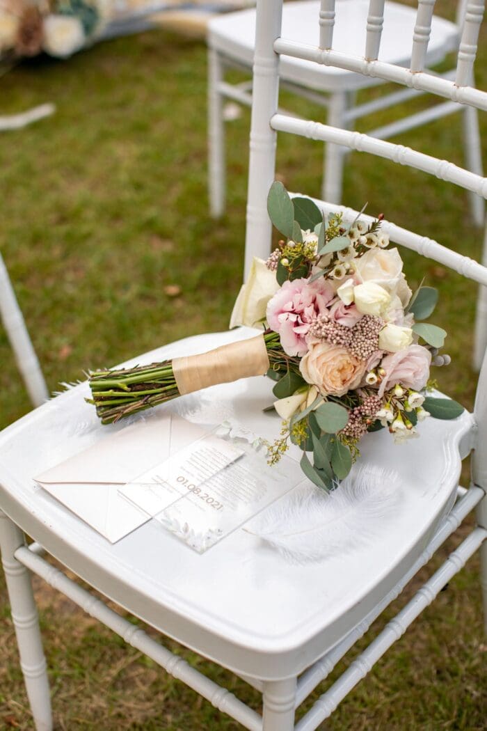 Весільний букет з трояндами та еустомою