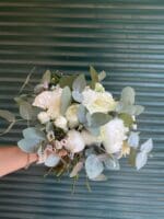 Весільний букет з півонями та діантусом