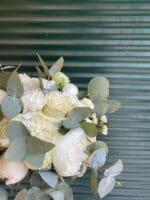 Весільний букет з півонями та діантусом