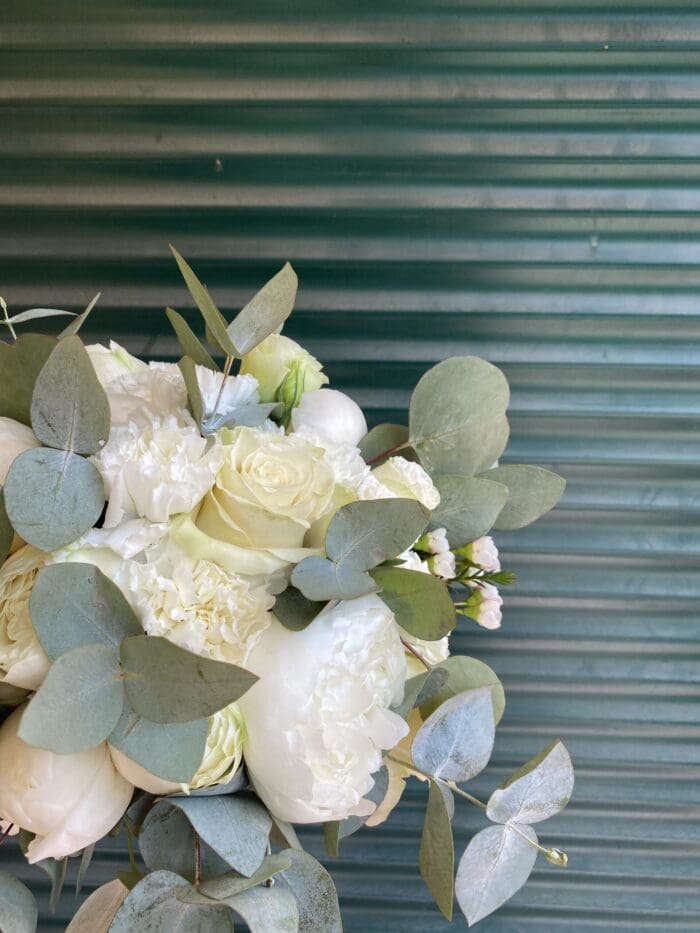 Весільний букет з півонями та діантусом