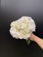 Весільний букет з трояндами та зантедескією