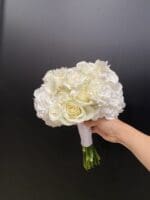 Весільний букет з трояндами та зантедескією