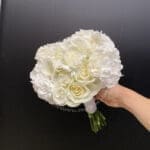 Весільний букет з трояндами та зантедескією