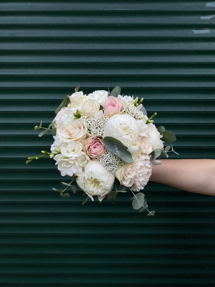 Весільний букет з діанутсом та фрезією