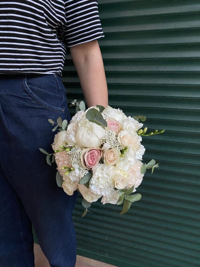 Весільний букет з діанутсом та фрезією