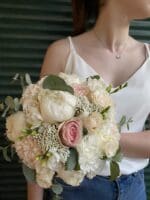 Весільний букет з діанутсом та фрезією