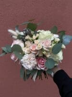 Весільний букет з трояндами та брунією