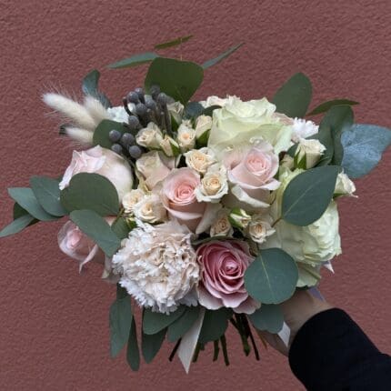 Весільний букет з трояндами та брунією