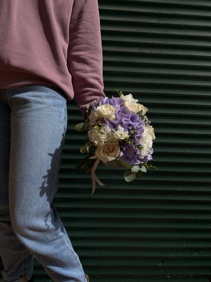 Весільний букет з гортензією та брунією