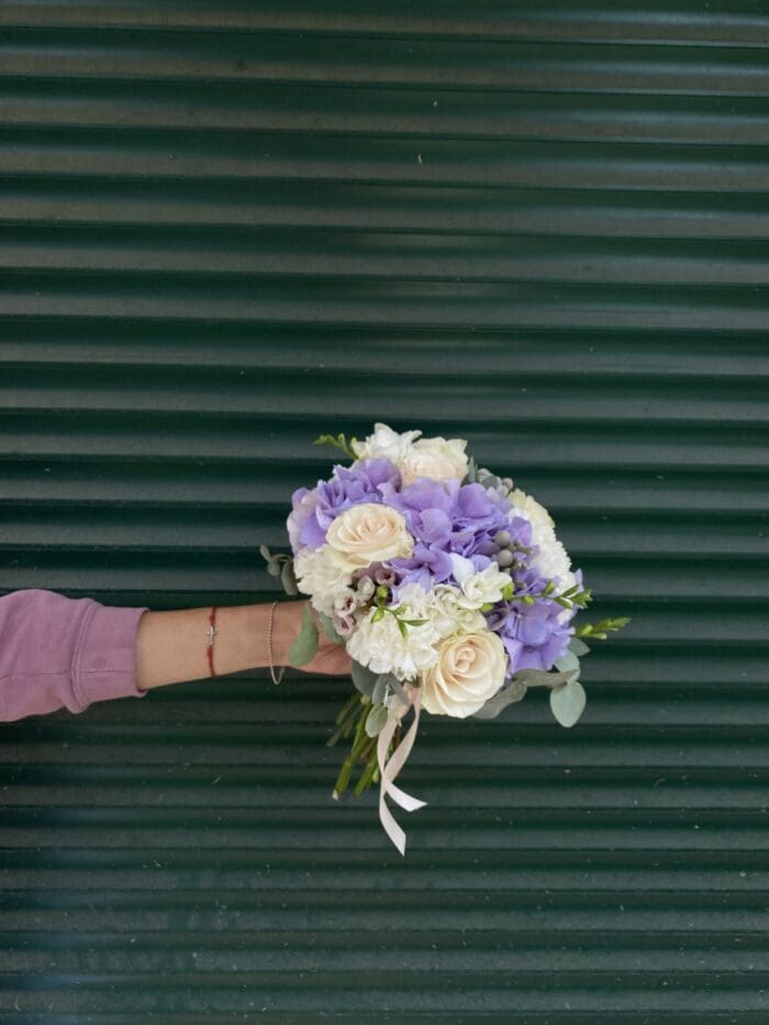 Весільний букет з гортензією та брунією