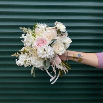 Весільний букет з трояндами та астільбою