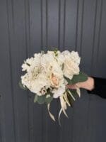 Весільний букет з гортензією та хамелаціумом