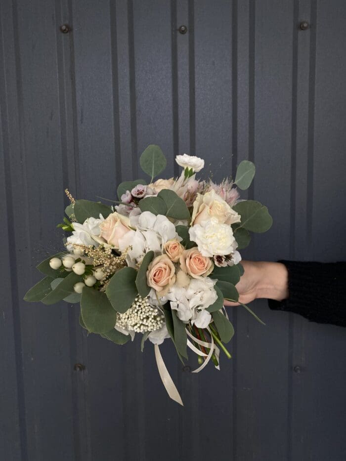 Весільний букет з гортензією та астільбою