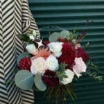 Весільний букет з трояндами та жоржинами