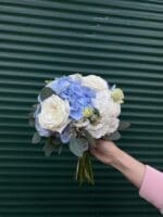 Весільний букет з гортензією та хамелаціумом