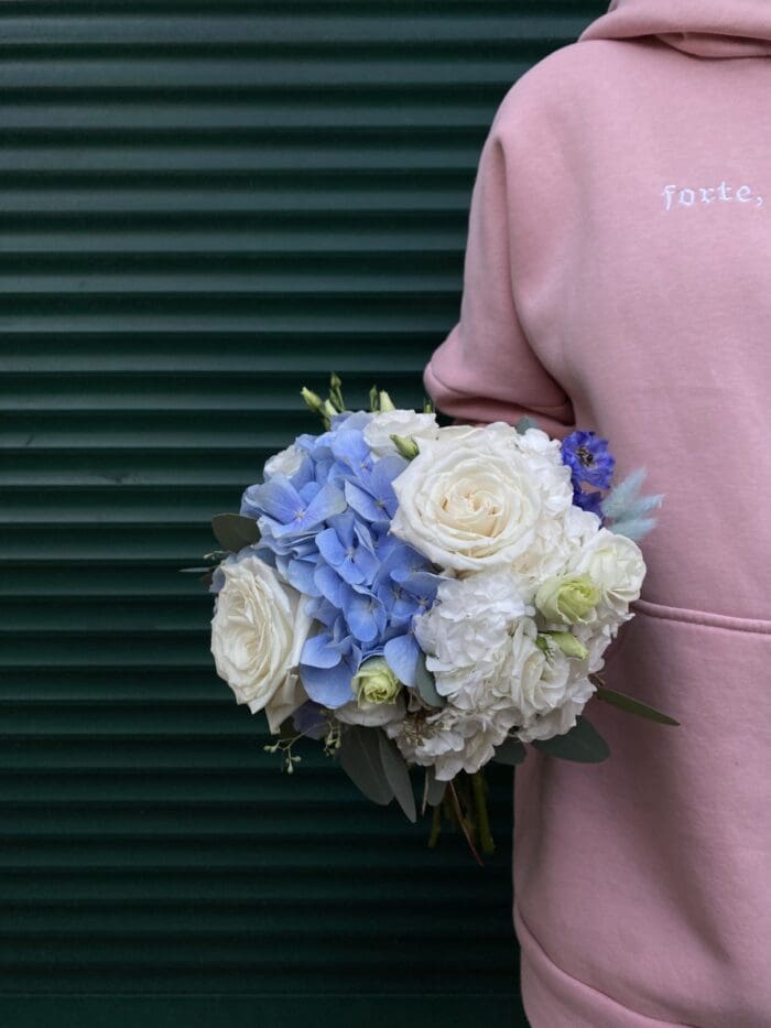 Весільний букет з гортензією та хамелаціумом