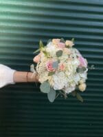 Весільний букет з гортензією та півоніями