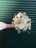 Весільний букет з гортензією та півоніями