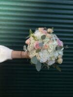 Весільний букет з гортензією та півоніями