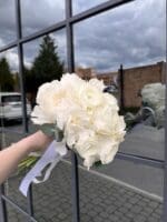 Весільний букет з гортензії і ранункулюса