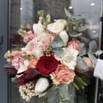 Весільний букет з матіолою та фрезіями