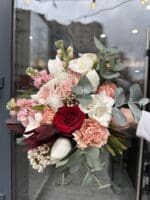 Весільний букет з матіолою та фрезіями