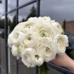 Весільний монобукет з ранункулюсу