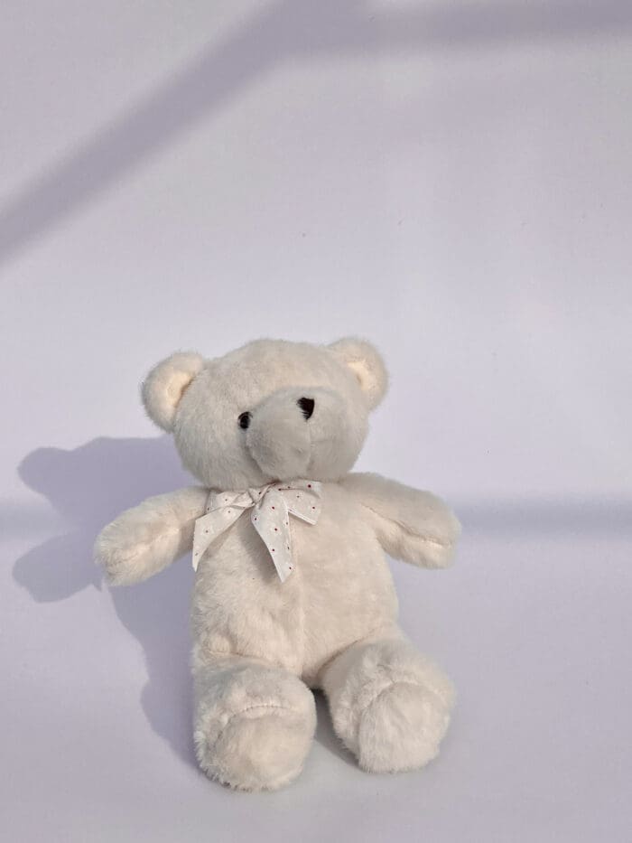М'яка іграшка "Ведмедик з бантом" білий