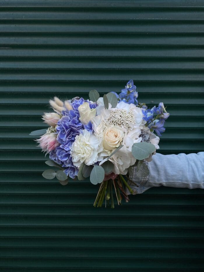 Весільний букет з гортензією та серурією
