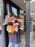 Квіткова коробка з хризантемами та гортензією