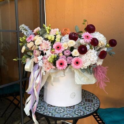 Квіткова коробка з герберою та гортензією