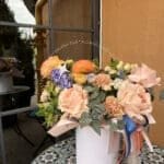 Квіткова коробка з ранункулюсом та гіацинтом