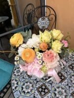 Авторський квітковий кошик з гортензією та гілками верби