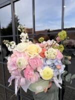 Квіткова коробка з гортензією та півоніями