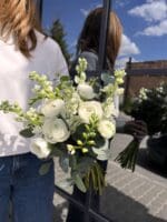 Весільний букет з фрезією та ранункулюсом