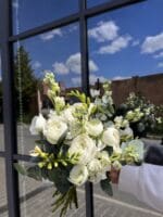 Весільний букет з фрезією та ранункулюсом