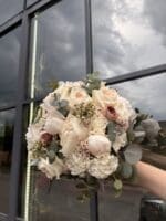 Весільний букет з діантусом та півоніями