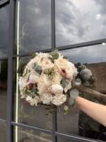 Весільний букет з діантусом та півоніями