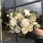 Весільний букет з півоніями та еустомою