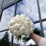 Весільний монобукет з півоній