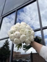 Весільний монобукет з півоній