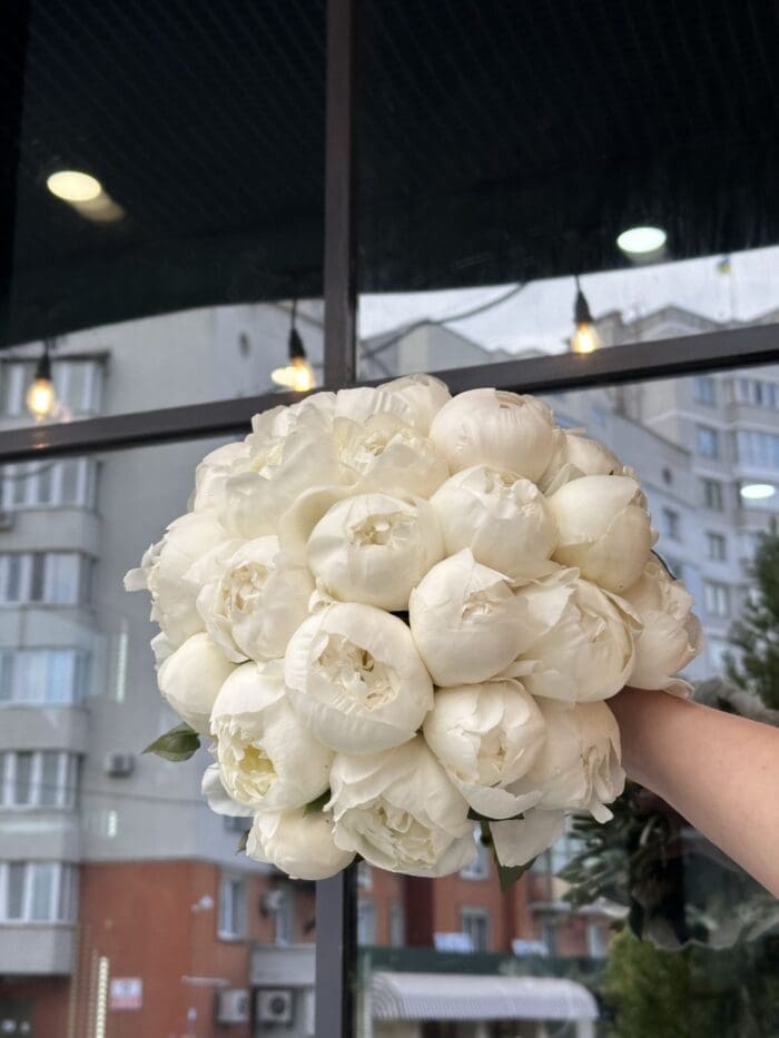 Весільний монобукет з півоній