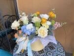 Квітковий кошик з гортензією та матіолами